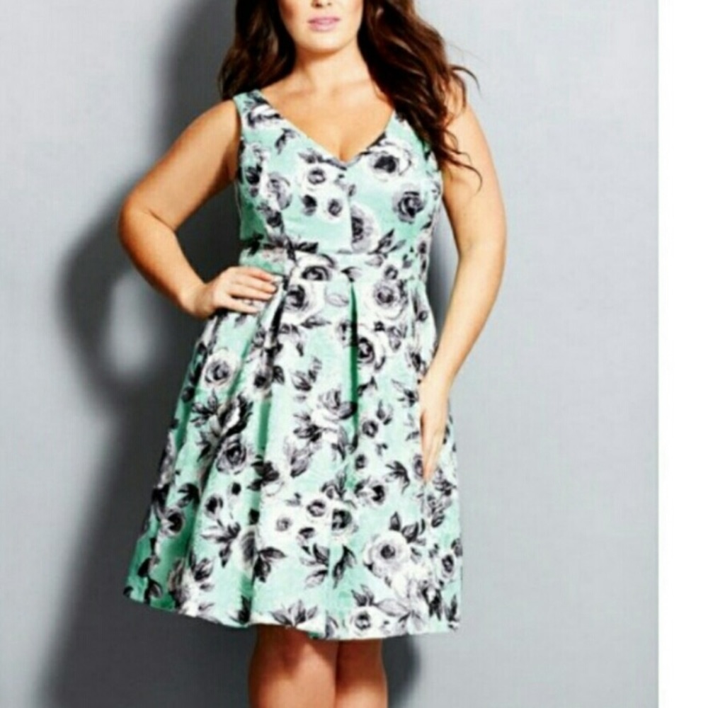 City Chic Size S (16) mint green floral dress
